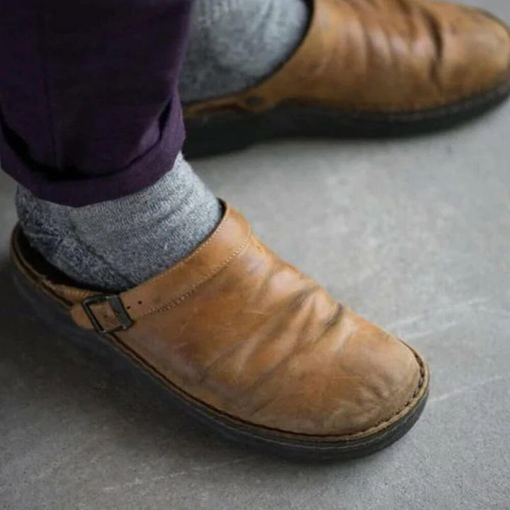 Comfortable Casual Clogs with Backstrap